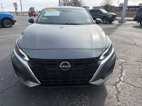 Used 2024 Nissan Altima 2.5 SV image 3
