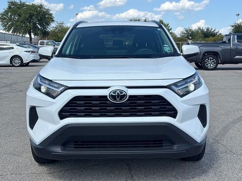 Used 2025 Toyota RAV4 XLE AWD/4WD image 2