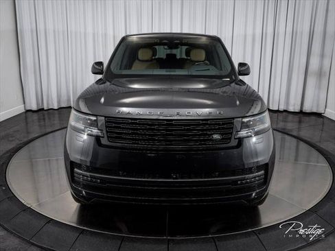 Used 2025 Land Rover Range Rover Long Wheelbase SE AWD/4WD image 3