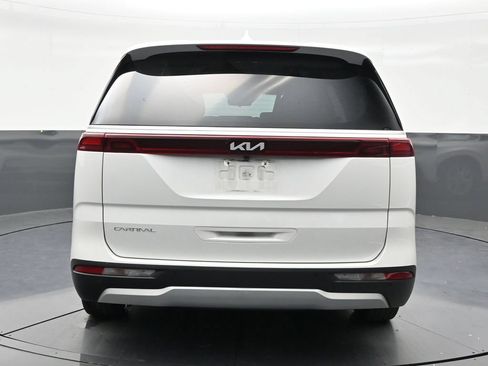 Used 2024 Kia Carnival LX FWD image 4