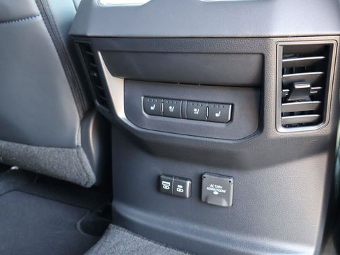 Used 2024 Toyota Tundra Platinum AWD/4WD image 19