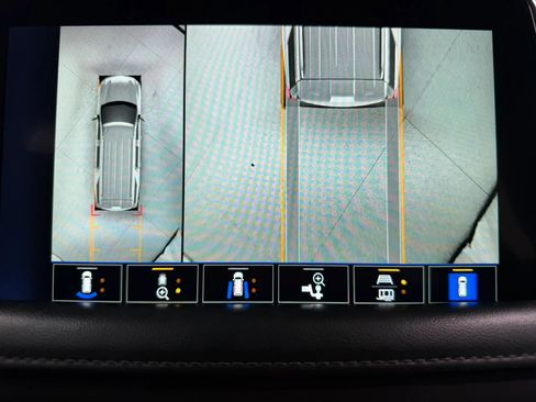 Used 2022 Chevrolet Suburban Z71 w/ Luxury Package AWD/4WD image 28