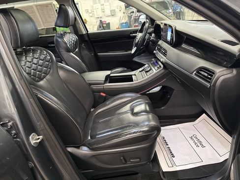 Used 2022 Hyundai Palisade Limited w/ Winter Package AWD/4WD image 29