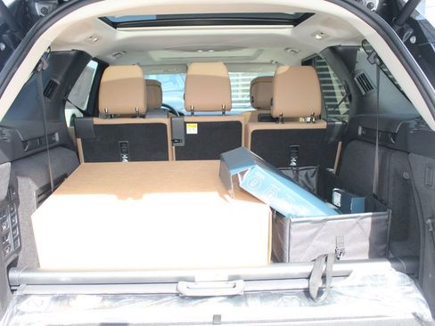 New 2026 Land Rover Discovery Limited Edition AWD/4WD image 12