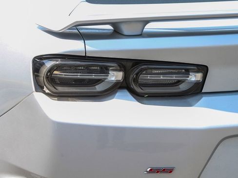Used 2019 Chevrolet Camaro SS RWD image 8