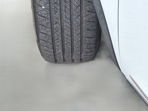 Used 2018 Land Rover Discovery Sport SE image 41