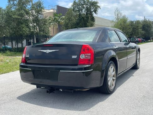 Used 2010 Chrysler 300 Touring RWD image 7
