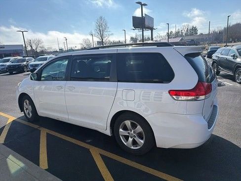 Used 2013 Toyota Sienna LE w/ Towing Pkg FWD image 13
