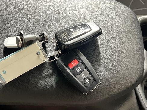 Used 2025 Toyota RAV4 XLE w/ Convenience Package FWD image 36