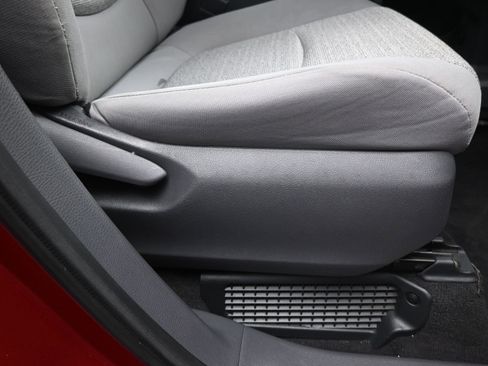 Used 2021 Toyota Sienna LE image 17