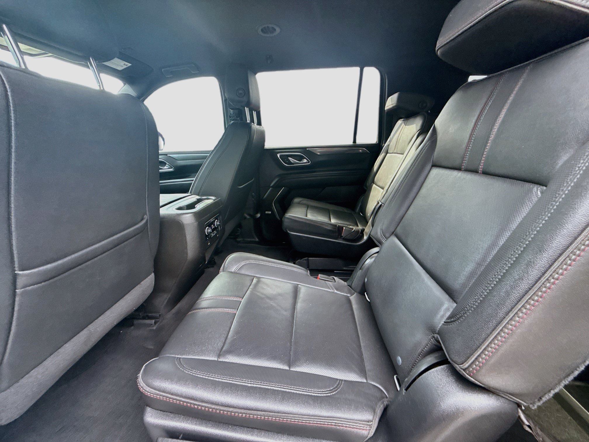 Used 2021 Chevrolet Suburban RST w/ Luxury Package RWD image 21