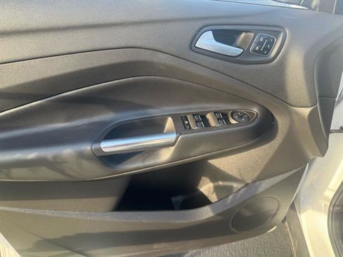 Used 2019 Ford Escape Titanium image 18