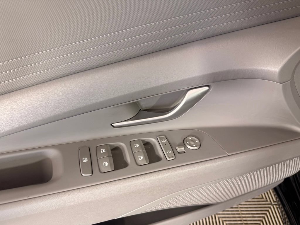 Used 2024 Hyundai Elantra SEL FWD image 25