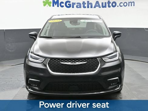 Used 2023 Chrysler Pacifica Touring-L FWD image 5