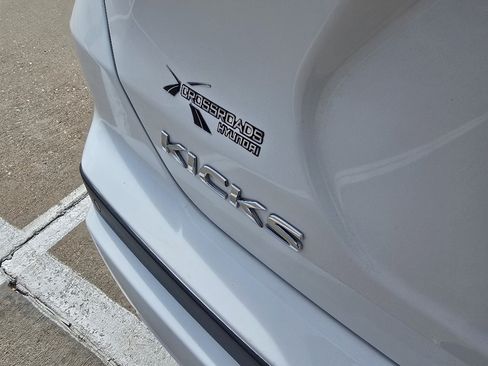 Used 2021 Nissan Kicks S FWD image 11