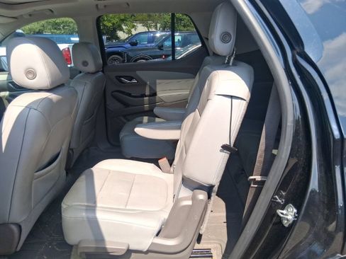 Used 2018 Chevrolet Traverse Premier w/ Driver Confidence II Package FWD image 16