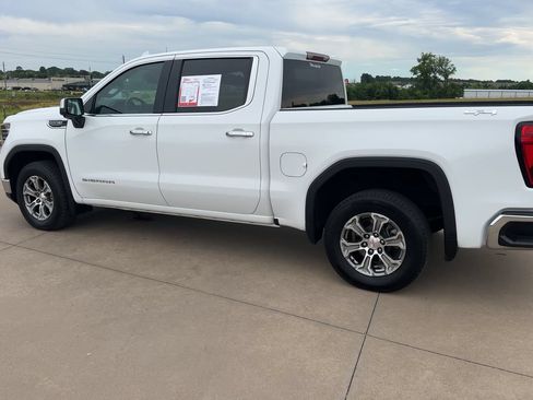 Used 2024 GMC Sierra 1500 SLT AWD/4WD image 6