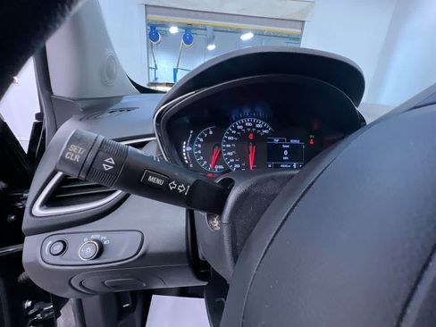 Used 2021 Chevrolet Trax LT FWD image 18