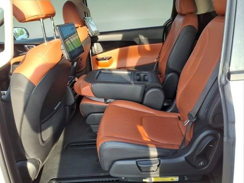 Used 2024 Kia Carnival SX FWD image 12