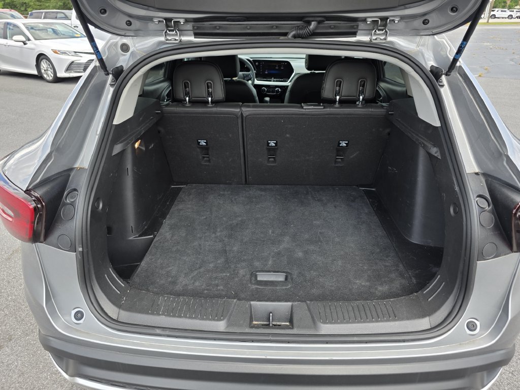 Used 2025 Chevrolet Trax LT FWD image 13
