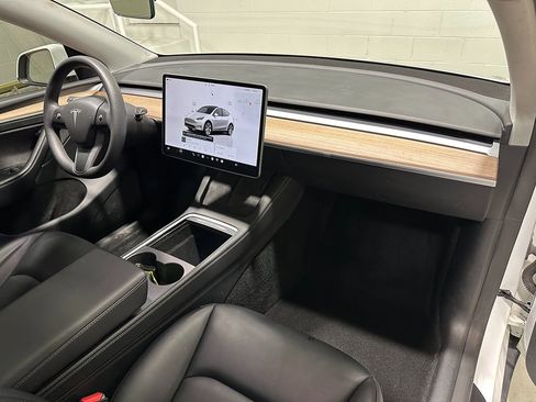 Used 2023 Tesla Model Y Long Range AWD/4WD image 12