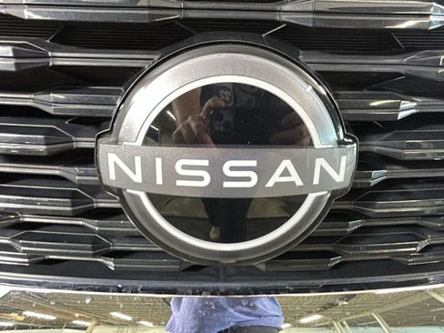 Used 2023 Nissan Rogue S AWD/4WD image 10