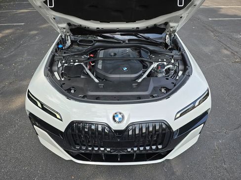 Used 2023 BMW 740i image 76