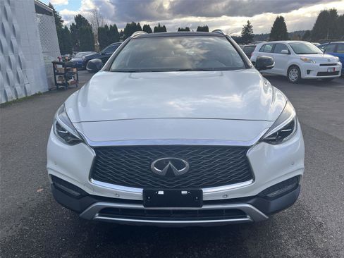 Used 2018 INFINITI QX30 Premium w/ Cargo Package image 3