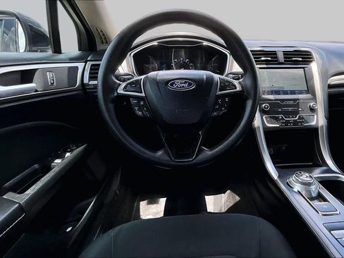Used 2020 Ford Fusion SE FWD image 6