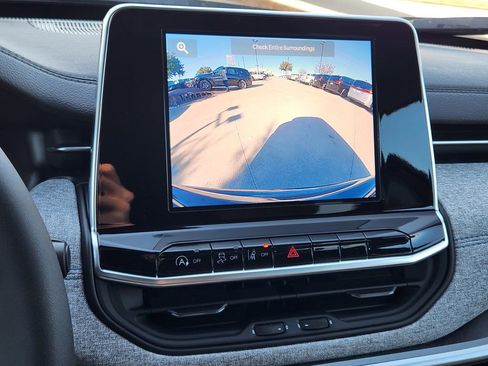 New 2026 Jeep Compass Latitude image 13