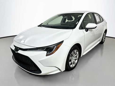 Used 2022 Toyota Corolla LE FWD image 3