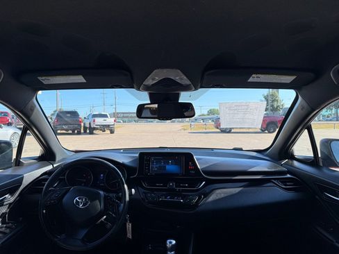 Used 2018 Toyota C-HR XLE FWD image 19
