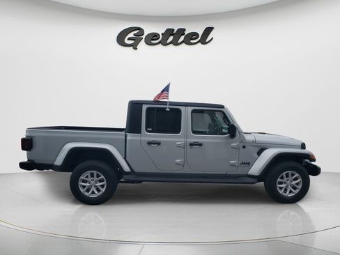 Used 2023 Jeep Gladiator Sport AWD/4WD image 4