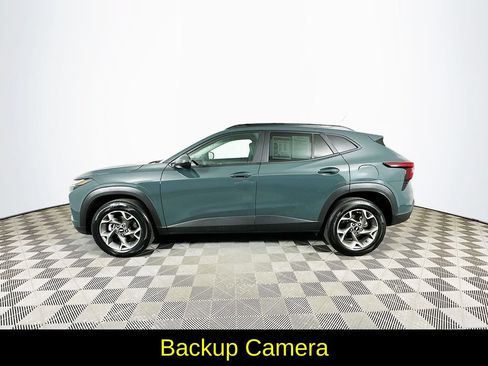 Used 2025 Chevrolet Trax LT FWD image 6