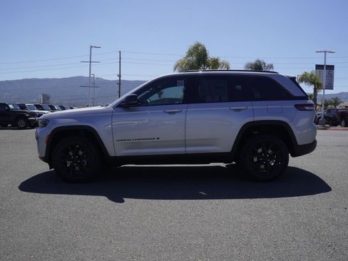 New 2026 Jeep Grand Cherokee Altitude AWD/4WD image 6