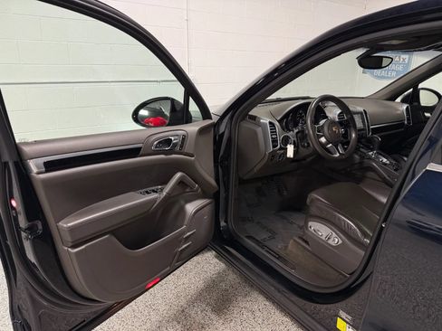 Used 2016 Porsche Cayenne AWD/4WD image 8