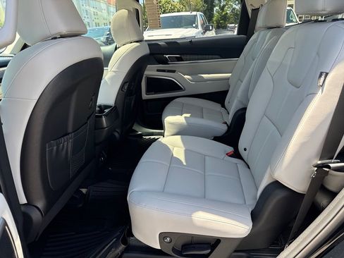 Used 2025 Kia Telluride EX w/ EX Captain's Chair Package FWD image 20