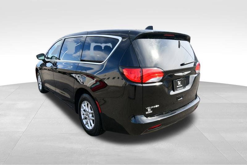 Used 2024 Chrysler Voyager LX FWD image 5