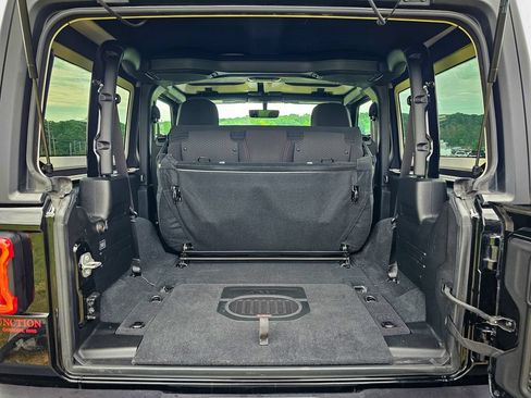Used 2023 Jeep Wrangler Rubicon w/ LED Lighting Group AWD/4WD image 32