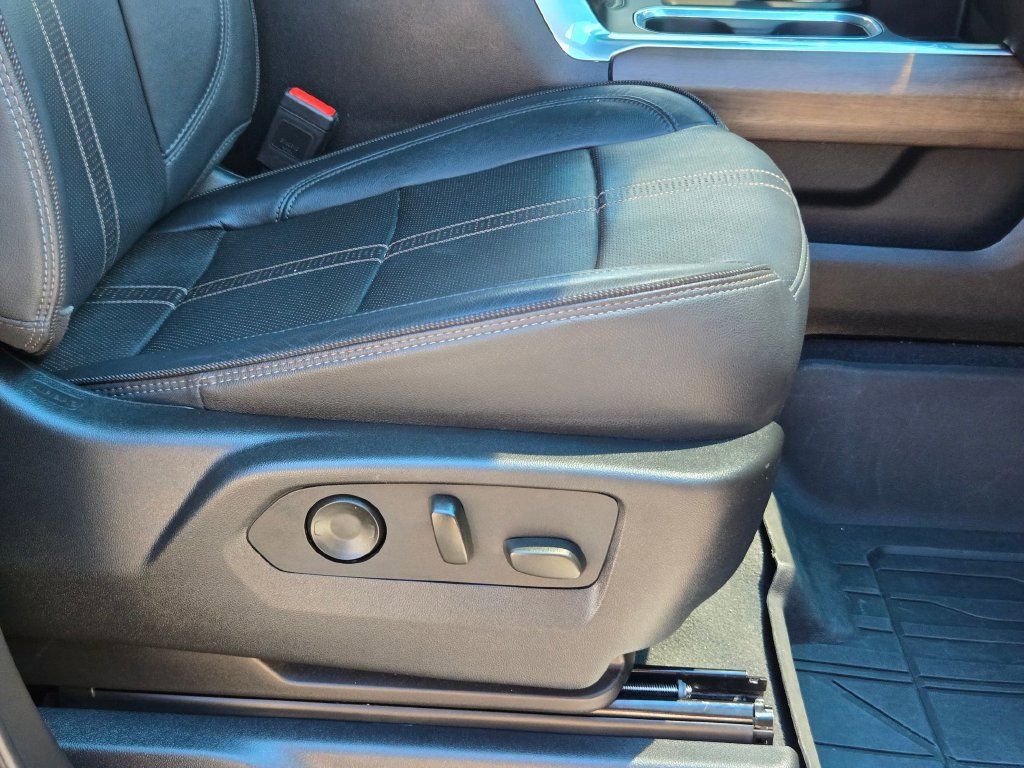 Used 2024 Chevrolet Silverado 1500 High Country w/ High Country Premium Package AWD/4WD image 28