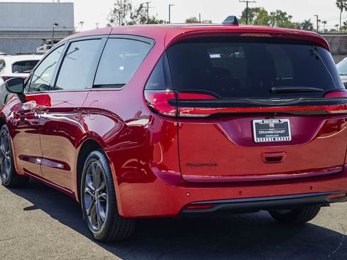 New 2026 Chrysler Pacifica Select image 6