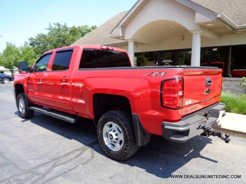 Used 2019 Chevrolet Silverado 2500 LT w/ LT Convenience Package AWD/4WD image 4