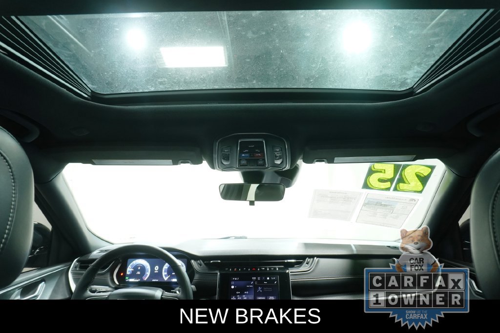 Used 2025 Jeep Grand Cherokee Altitude AWD/4WD image 3