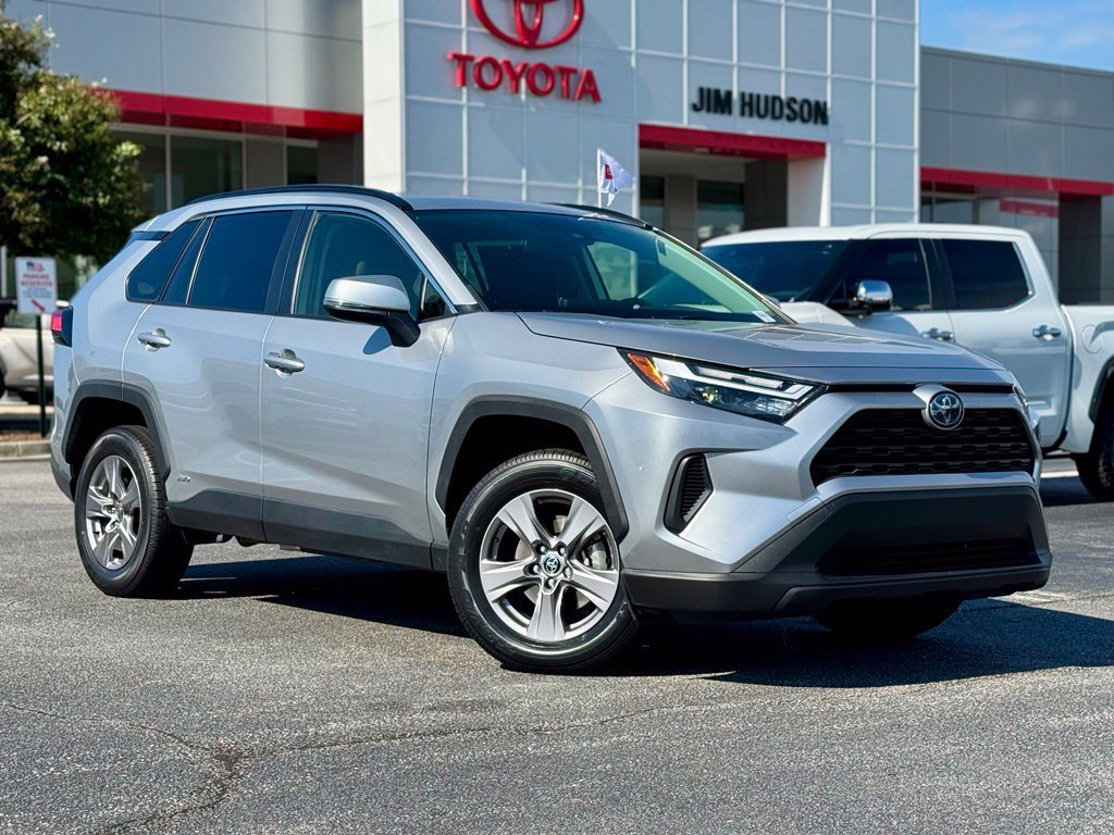 Used 2024 Toyota RAV4 XLE AWD/4WD image 2