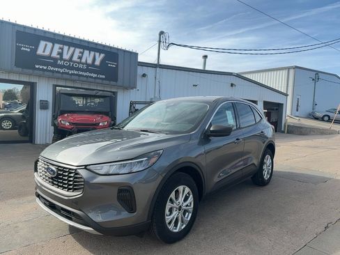 Used 2024 Ford Escape Active AWD/4WD image 2