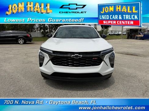 Used 2024 Chevrolet Trax RS w/ Sunroof Package FWD image 17