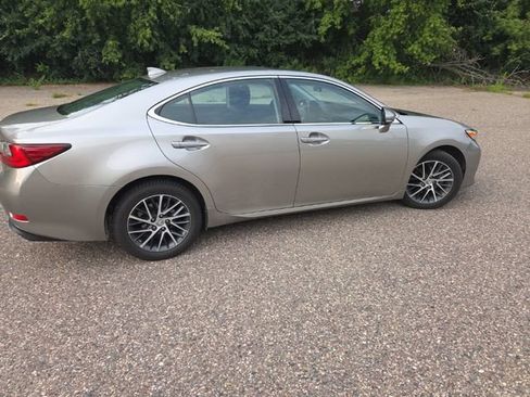 Used 2016 Lexus ES 350 w/ Premium Package w/Wood Trim FWD image 16
