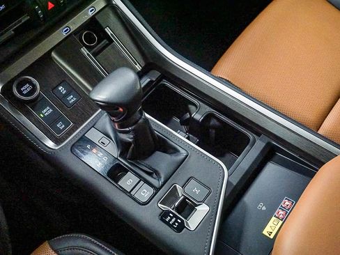 Used 2025 Lexus GX 550 image 23