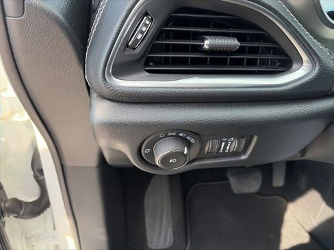 Used 2023 Chrysler Pacifica Limited w/ S Appearance Package image 20