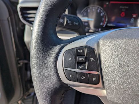 Used 2022 Ford Explorer XLT AWD/4WD image 18